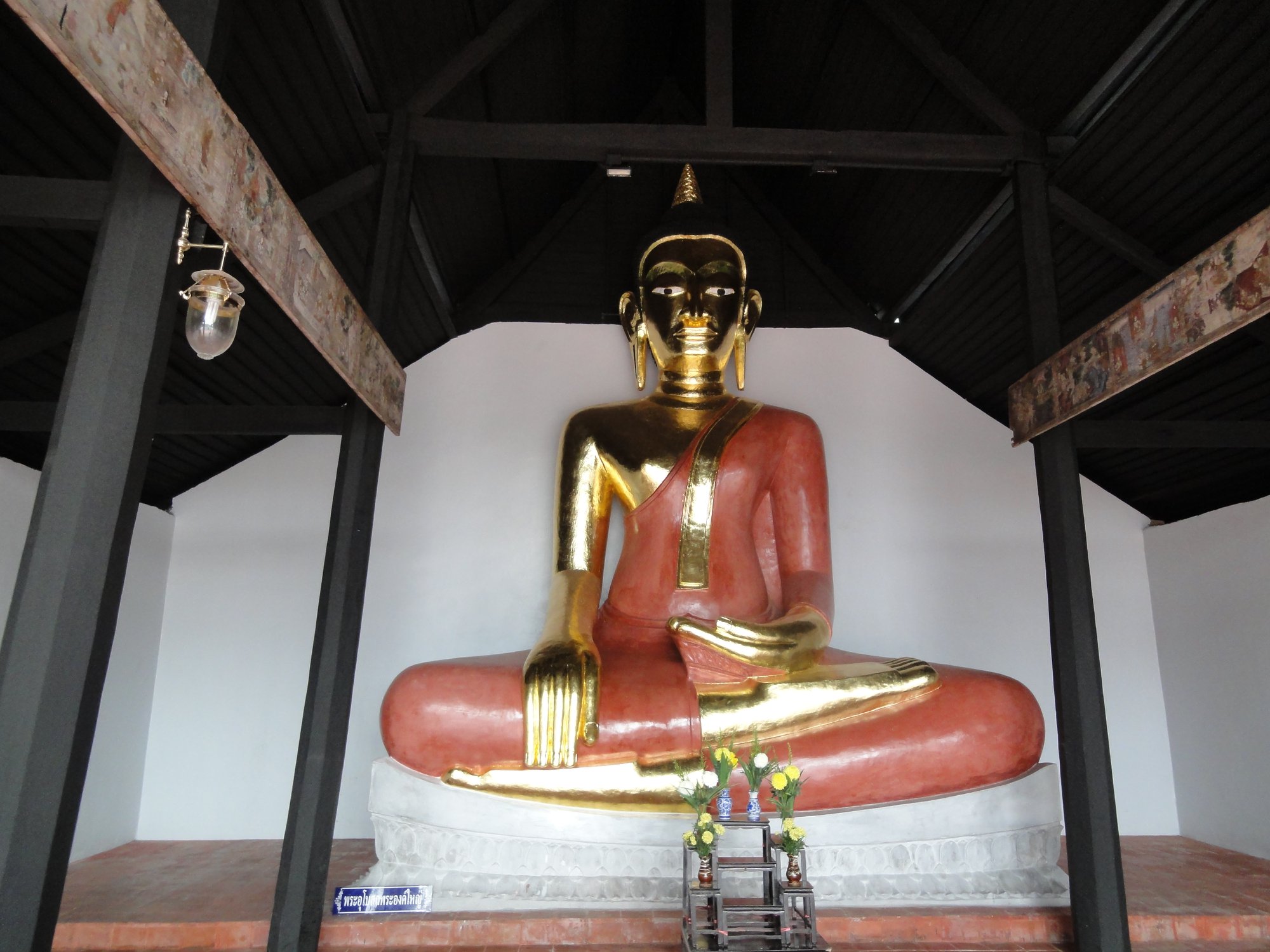พระประธานวัดท้าวโคตร